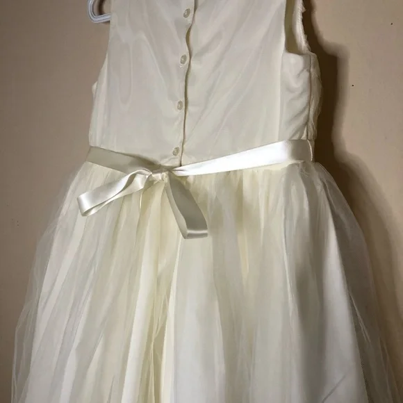 🎉🎉Host Pick!🎉🎉Flower Girl Tevolio Ivory Roses Tulle Dress - Picture 8 of 16